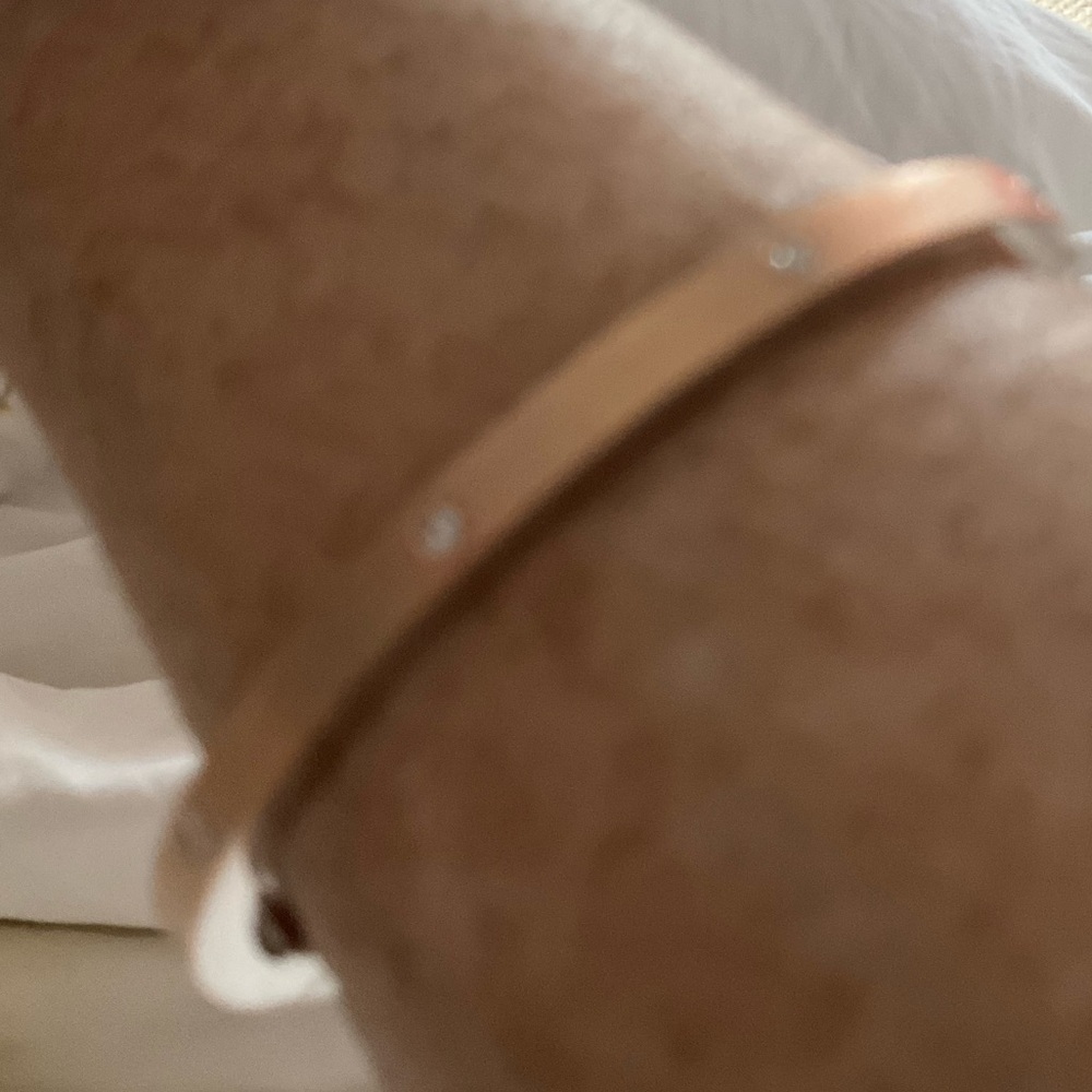 Rene Escobar. NWT. 4.0mm 18K Rose Gold. .25 TCW white diamonds. Hinged, Lock. - Picture 3 of 5